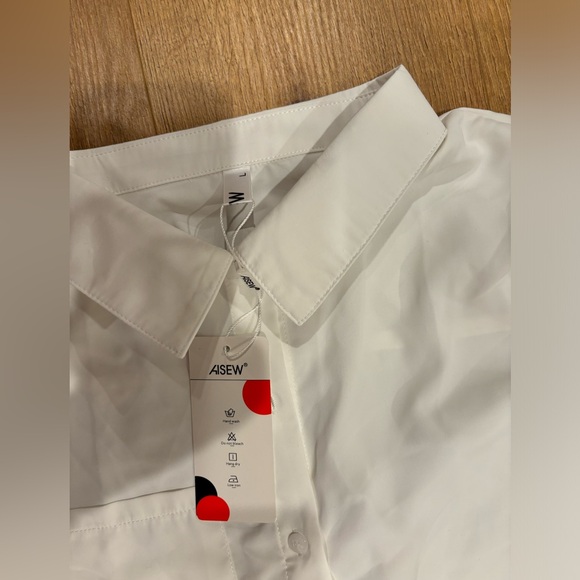 AISEW Top Large White Button Front Polyester  NWT - Picture 3 of 4